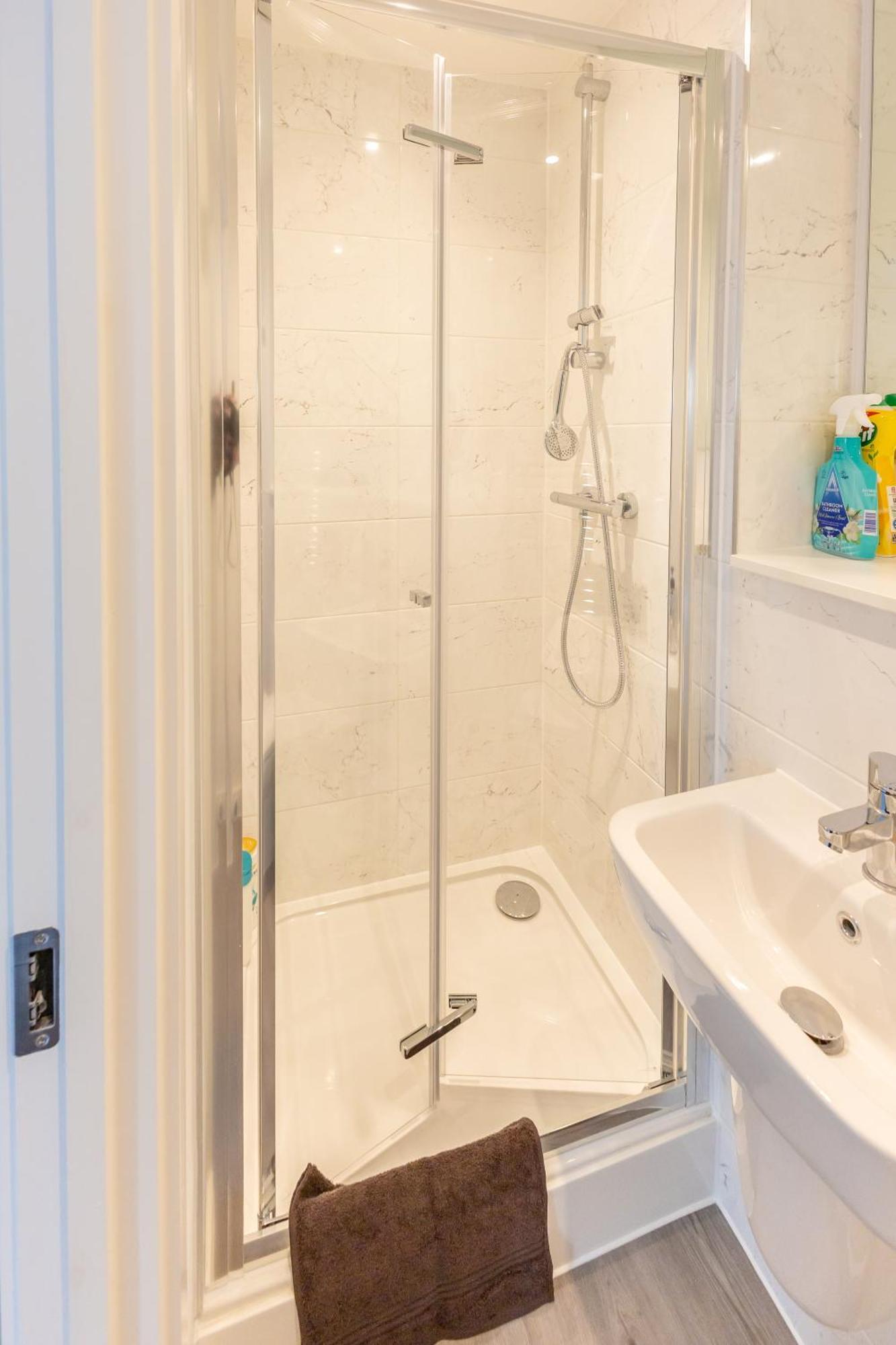 Stunning Modern 3 Bedroom Townhouse - Perfect Getaway 맨체스터 외부 사진
