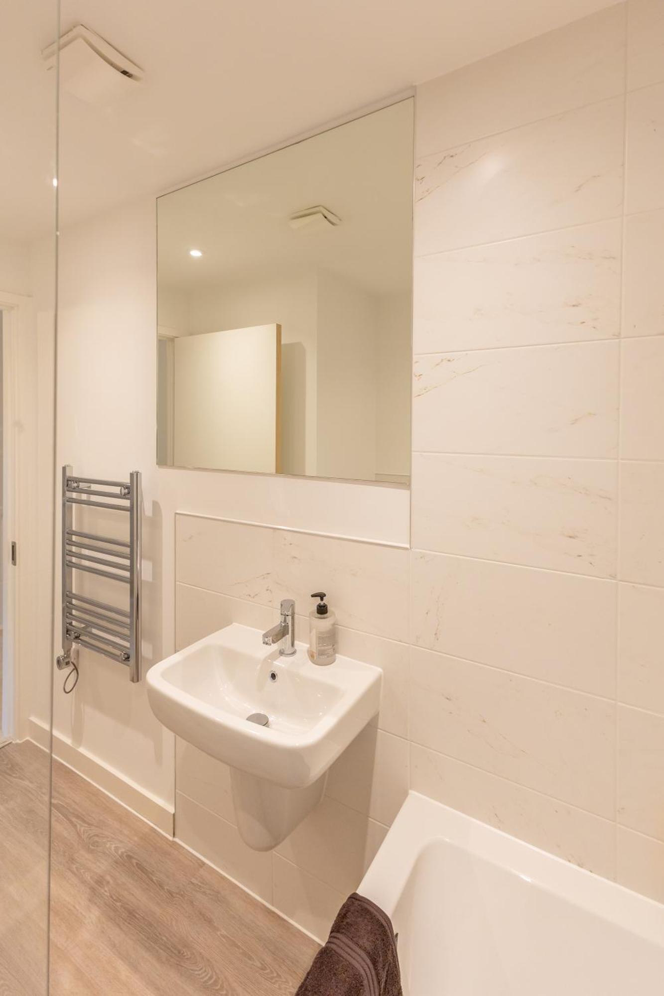 Stunning Modern 3 Bedroom Townhouse - Perfect Getaway 맨체스터 외부 사진